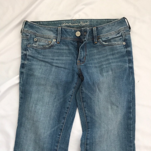 AEO Slim Boot Medium Wash - Picture 2 of 8